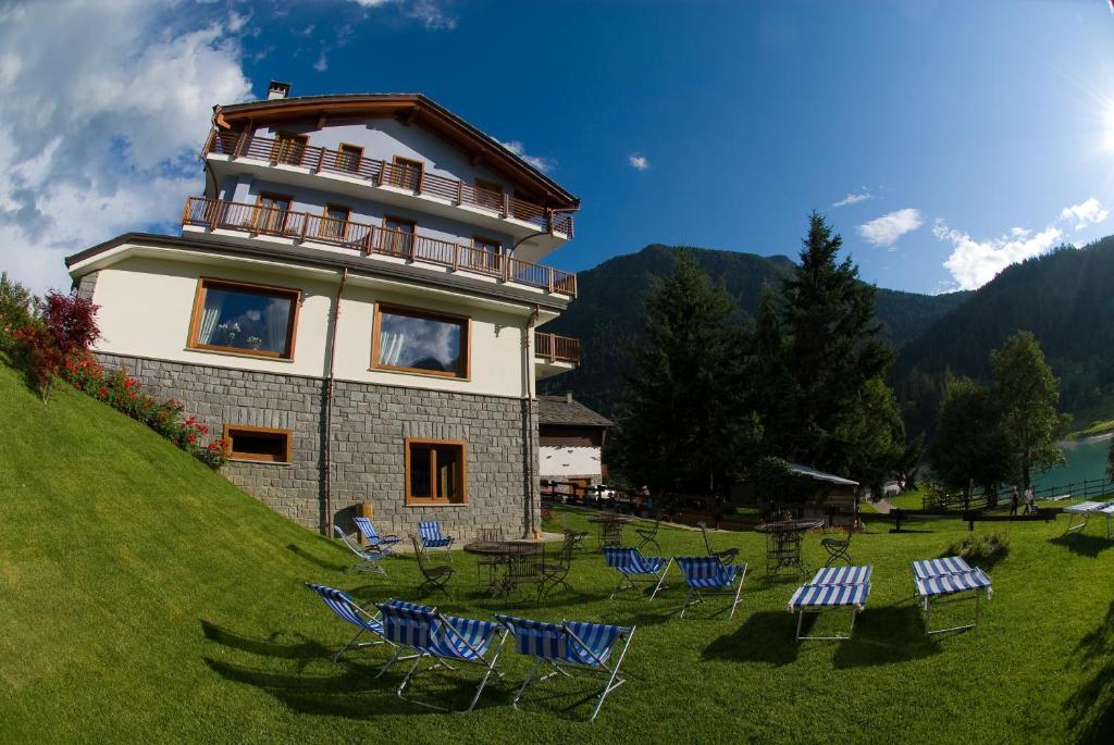 Laghetto Alpine Hotel & Restaurant Brusson Exterior foto